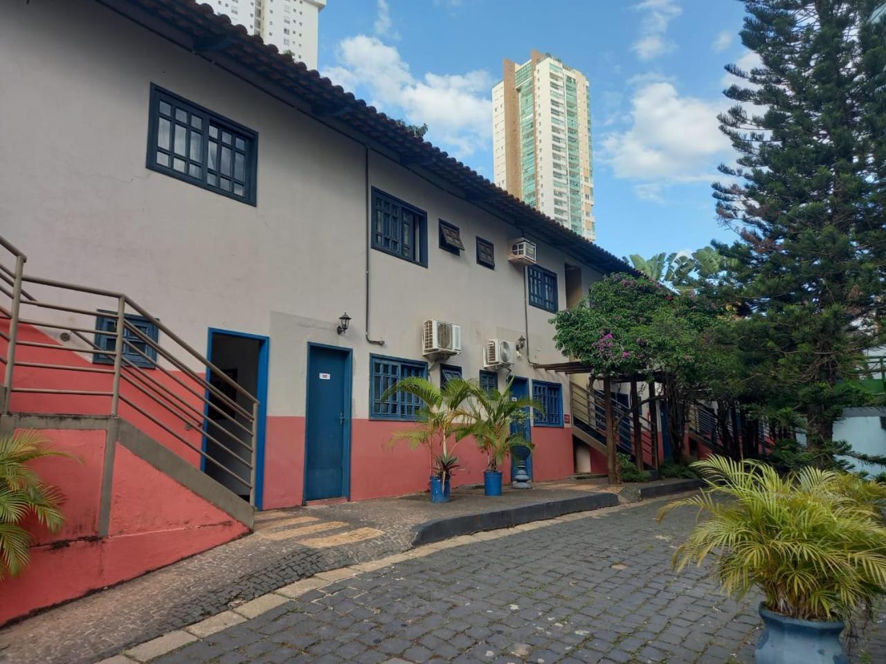 גויאניה Cr Hotel Bueno - Antigo Hotel Serras De Goyaz מראה חיצוני תמונה The school's main building