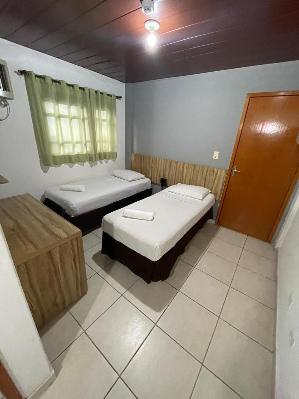 גויאניה Cr Hotel Bueno - Antigo Hotel Serras De Goyaz מראה חיצוני תמונה A room at a love hotel in Brazil