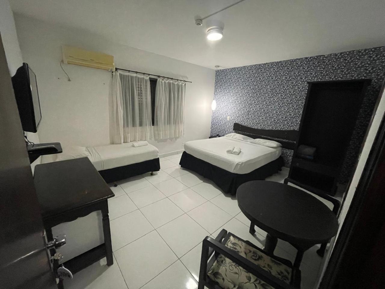 גויאניה Cr Hotel Bueno - Antigo Hotel Serras De Goyaz מראה חיצוני תמונה A room at the hotel