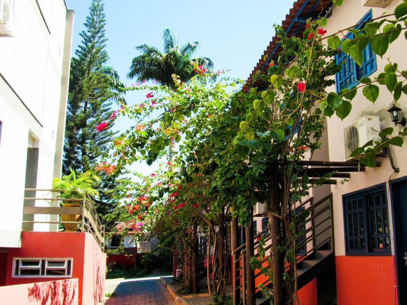 גויאניה Cr Hotel Bueno - Antigo Hotel Serras De Goyaz מראה חיצוני תמונה A street in the historic center of Florianópolis